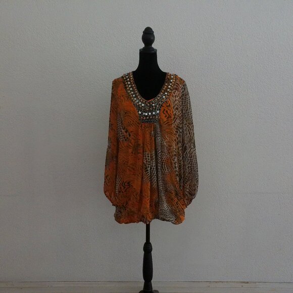 Orange color Paisley style blouse, with sequins shiny and wood beaded details - Picture 12 of 12
